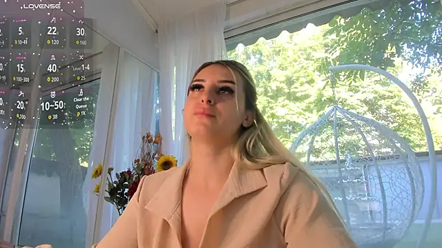 Ella Vee online show from June 14, 5:53 am