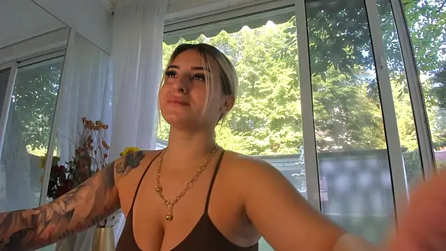 Ella Vee online show from July 8, 5:45 am