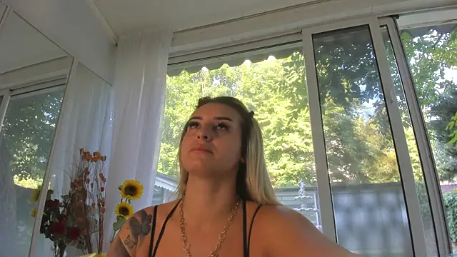Ella Vee online show from July 11, 5:21 am