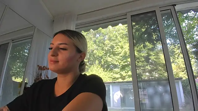 Ella Vee online show from July 17, 6:31 am