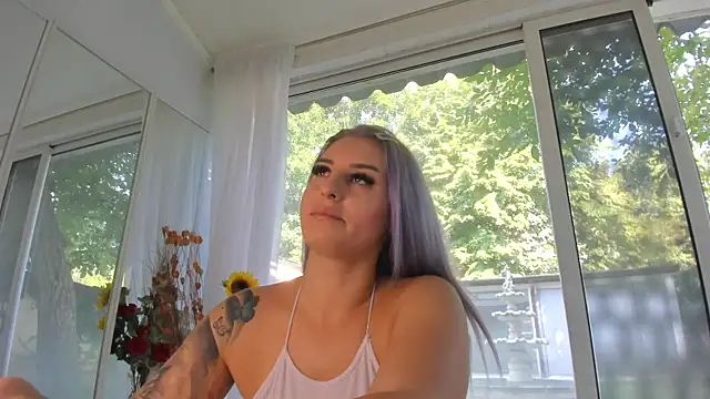 Ella Vee online show from July 19, 7:01 am