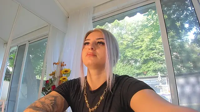 Ella Vee online show from July 26, 4:31 am