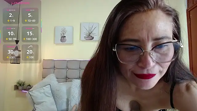  naomi s online show from June 9, 1:34 pm