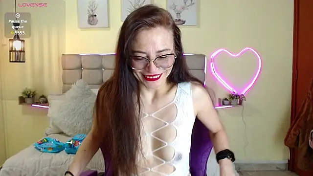  naomi s online show from June 15, 1:46 pm