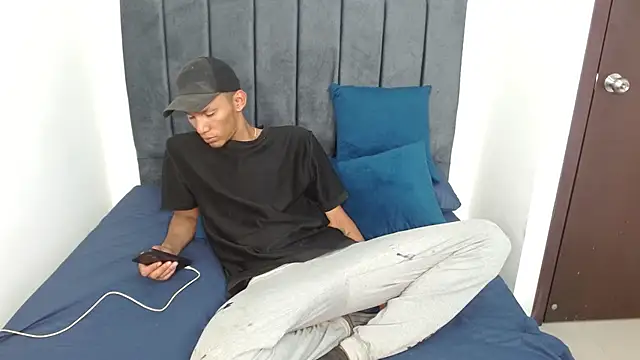 hot kratoxxx online show from September 12, 7:36 pm