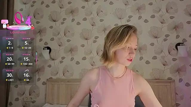 Snapshot of ameliamurrr chatting on October 12, 8:35 am ameliamurrr online show from October 12, 8:35 am