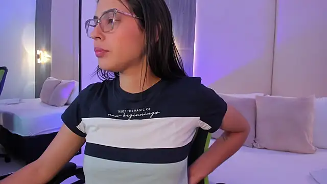 desireee  online show from February 11, 12:32 pm