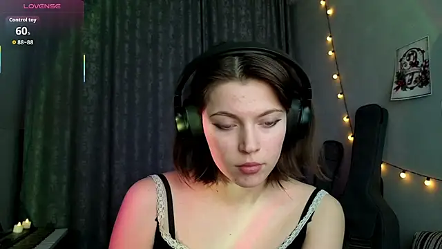 CutieAnny online show from February 4, 8:31 am