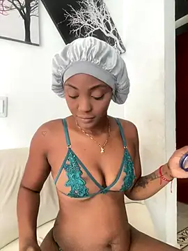 Snapshot of zaracollins01 chatting on October 20, 2:39 pm zaracollins01 online show from October 20, 2:39 pm