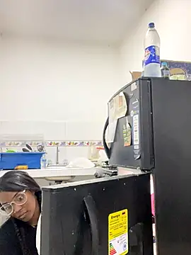 zaracollins01 online show from November 6, 12:11 am