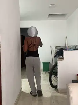 zaracollins01 online show from November 7, 1:22 pm