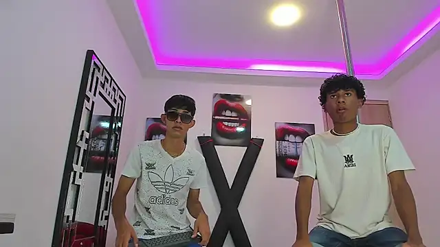 Snapshot of LONDON_BOYS1 chatting on September 11, 7:19 am LONDON BOYS1 online show from September 11, 7:19 am