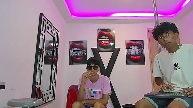Snapshot of LONDON_BOYS1 chatting on September 12, 7:19 am LONDON BOYS1 online show from September 12, 7:19 am
