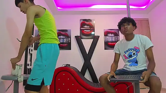 Snapshot of LONDON_BOYS1 chatting on September 16, 7:20 am LONDON BOYS1 online show from September 16, 7:20 am