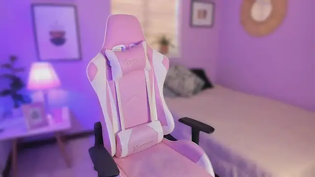 Snapshot of Ema_wett chatting on September 23, 7:39 pm Ema wett online show from September 23, 7:39 pm