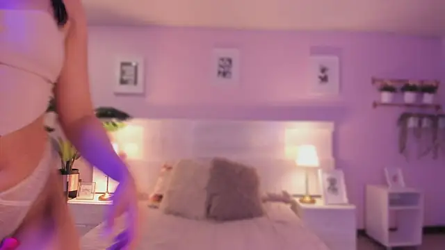 Snapshot of Ema_wett chatting on October 22, 8:08 pm Ema wett online show from October 22, 8:08 pm