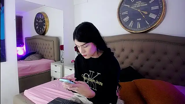 Snapshot of AuroraRicci chatting on October 17, 12:41 pm AuroraRicci online show from October 17, 12:41 pm