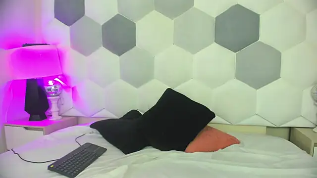 AuroraRicci online show from February 3, 6:40 am