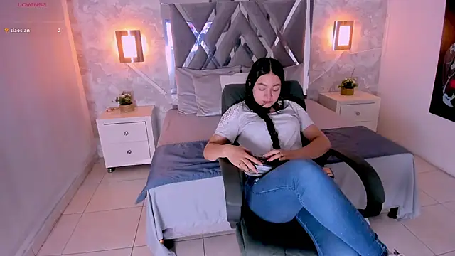 Snapshot of Elen_CR chatting on October 18, 2:36 am Elen CR online show from October 18, 2:36 am