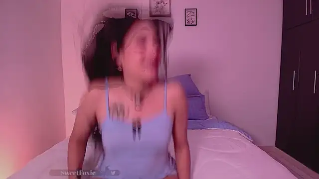 SweetFoxie online show from October 6, 1:41 pm