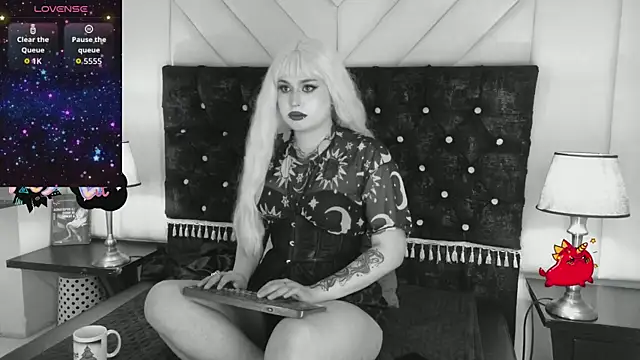 Madamexravenx online show from September 19, 7:58 pm