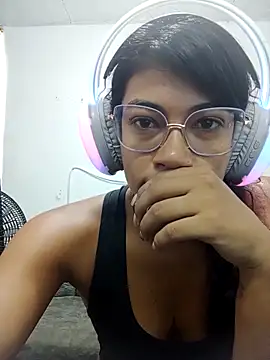 Dulce2415 online show from May 20, 5:19 pm