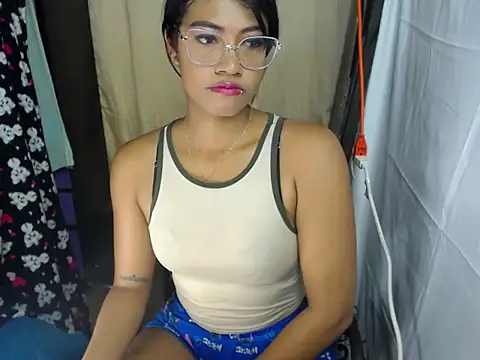 Dulce2415 online show from July 6, 2:52 am