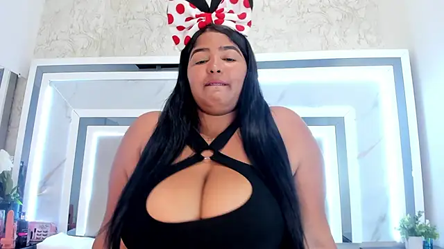 JuliethaVillalobos online show from October 4, 11:47 pm