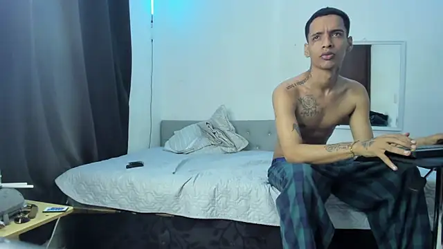 Snapshot of twinkDuohot chatting on October 12, 11:59 pm twinkDuohot online show from October 12, 11:59 pm