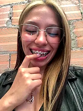 yourrmuse online show from September 21, 9:05 pm