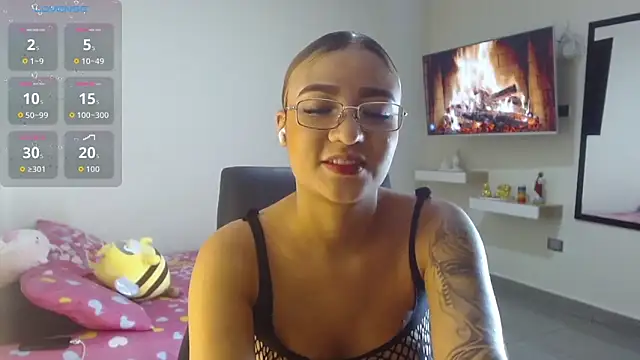 Emmili Saenz online show from September 17, 7:59 pm