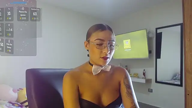 Emmili Saenz online show from September 18, 9:39 pm