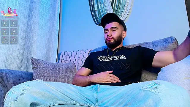 Snapshot of ThiagoHunk chatting on February 23, 3:15 am ThiagoHunk online show from February 23, 3:15 am