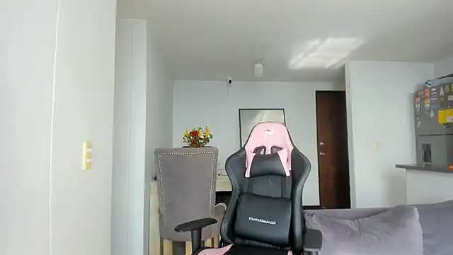 Snapshot of Silvana_Rodriguez_ chatting on October 15, 1:00 pm Silvana Rodriguez  online show from October 15, 1:00 pm