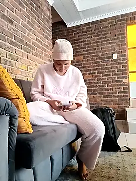 Snapshot of freakynyashXxXx chatting on April 8, 6:57 am freakynyashXxXx online show from April 8, 6:57 am