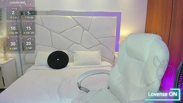 Snapshot of amara_foxx chatting on March 20, 8:03 pm amara foxx online show from March 20, 8:03 pm