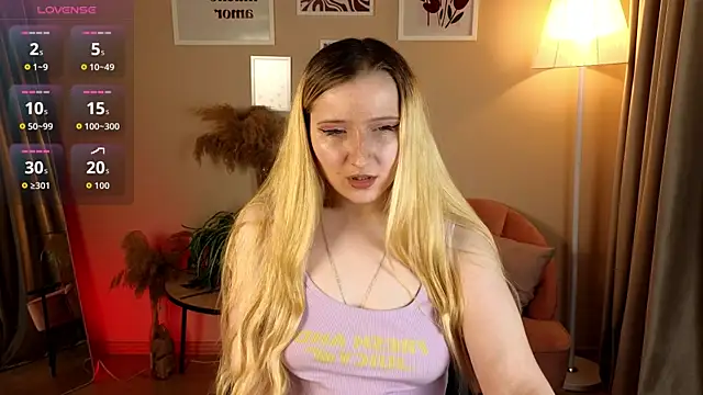 Snapshot of Milana_Key chatting on September 21, 9:49 pm Milana Key online show from September 21, 9:49 pm