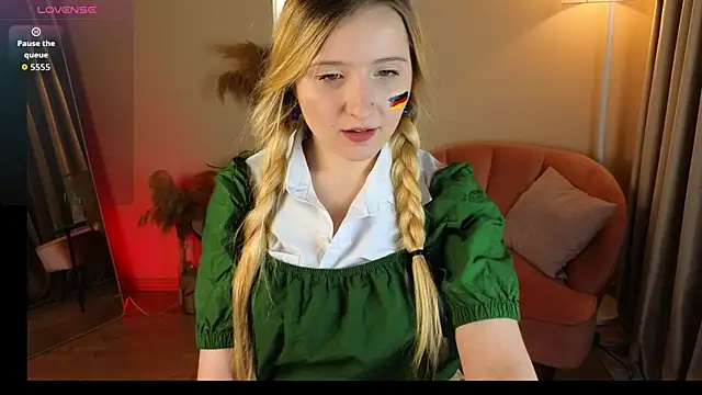 Snapshot of Milana_Key chatting on September 23, 10:02 pm Milana Key online show from September 23, 10:02 pm