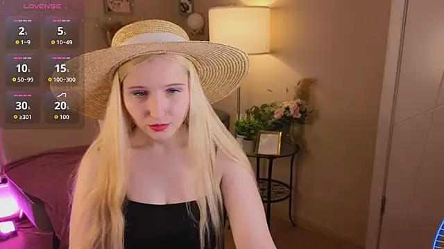 Snapshot of Milana_Key chatting on November 28, 12:13 am Milana Key online show from November 28, 12:13 am