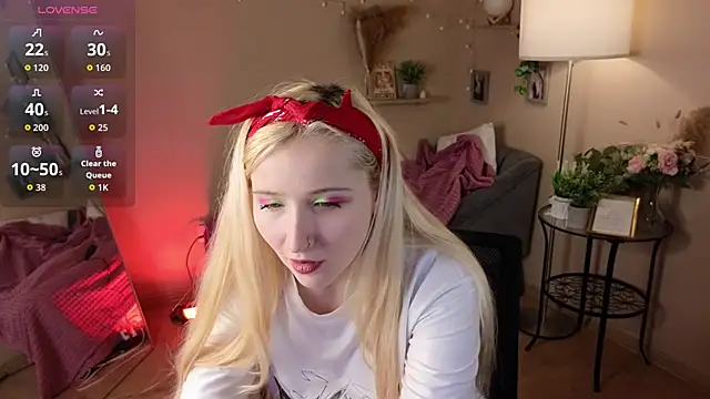 Snapshot of Milana_Key chatting on November 30, 10:03 pm Milana Key online show from November 30, 10:03 pm