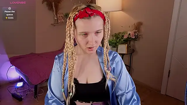 Snapshot of Milana_Key chatting on December 4, 9:34 pm Milana Key online show from December 4, 9:34 pm