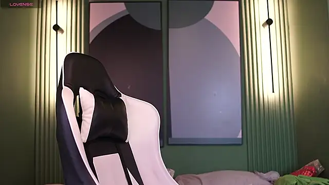 Tayler Kim online show from October 9, 6:28 pm