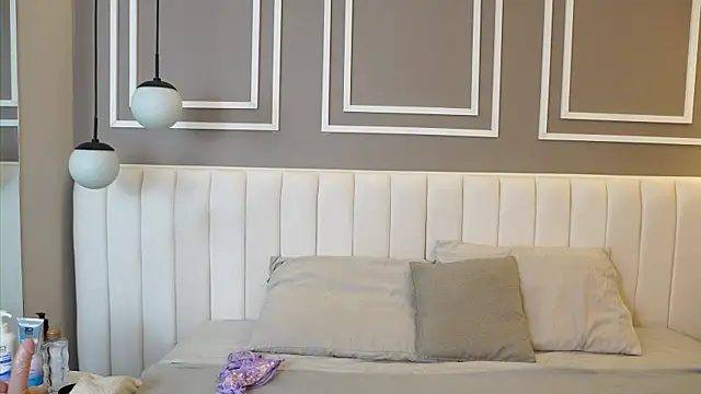 Tayler Kim online show from November 14, 8:29 pm