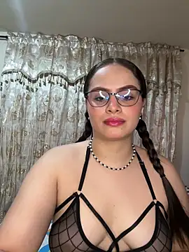 Tayler Kim online show from May 17, 5:53 pm