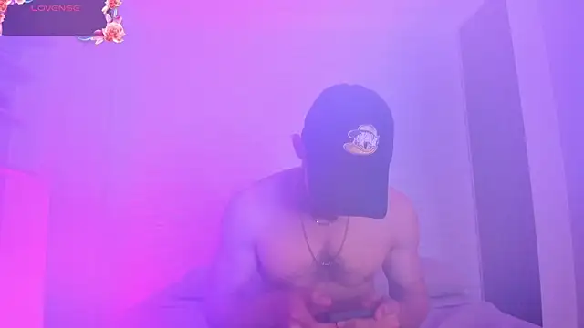 TyagoRoberts online show from October 18, 12:39 pm