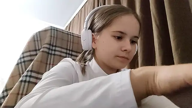 Snapshot of Sofie_Sofie chatting on September 17, 7:04 pm Sofie Sofie online show from September 17, 7:04 pm