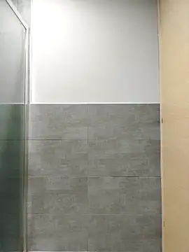 Snapshot of SquirtQueen__ chatting on October 16, 7:04 pm SquirtQueen online show from October 16, 7:04 pm