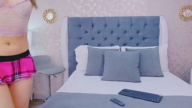 ZoeWilliis online show from June 9, 12:39 pm