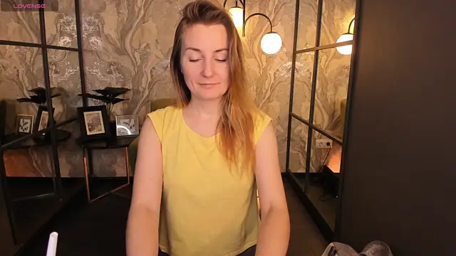 Snapshot of MeggySun chatting on November 2, 1:24 pm MeggySun online show from November 2, 1:24 pm