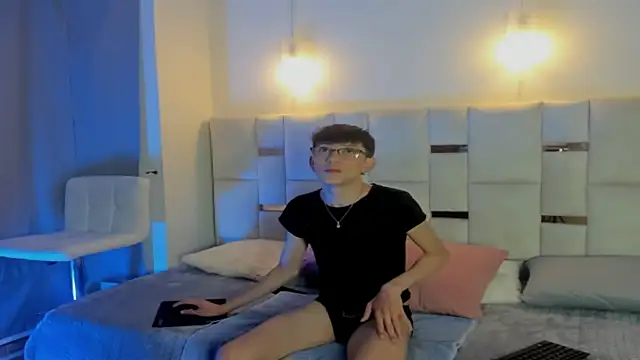 Snapshot of AndyMiller96 chatting on September 20, 11:11 am AndyMiller96 online show from September 20, 11:11 am